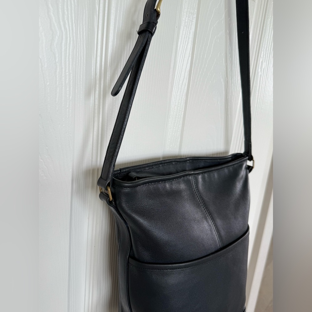 Vintage Coach Navy Leather Shoulder Bag - Picture 3 of 13